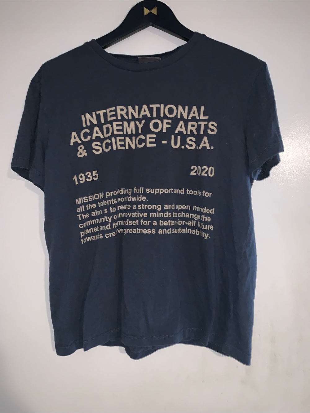 H&M Navy Blue Graphic Tee with cream Print